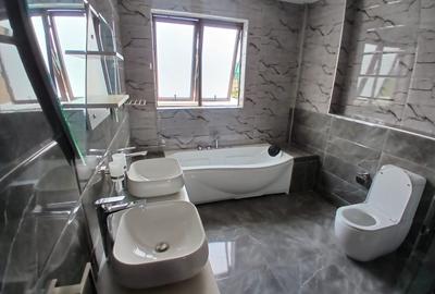 4 Bed House with En Suite in Runda - 3