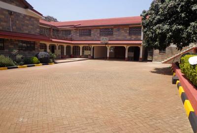 6 Bed House with En Suite in Nyari - 3