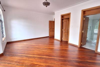 4 Bed House with En Suite in Nyari - 3