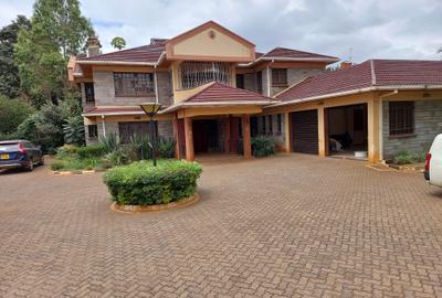 5 Bed House with En Suite at Flem Tree - 3
