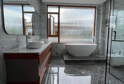 6 Bed Villa with En Suite in Lavington - 4