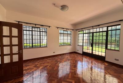 5 Bed Townhouse with En Suite at Lavington - 3