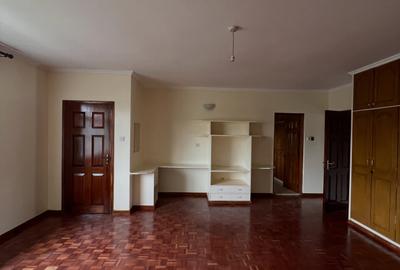 4 Bed Townhouse with En Suite in Lavington - 4