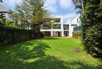 6 Bed Villa with En Suite in Kyuna