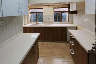 2 Bed Apartment with En Suite in Kilimani - 3