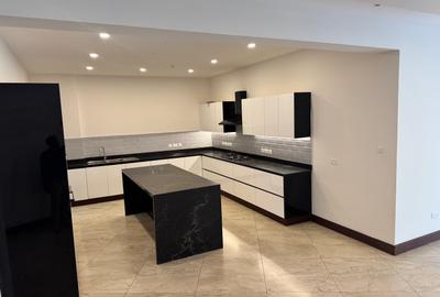 Serviced 4 Bed Apartment with En Suite in Parklands - 2