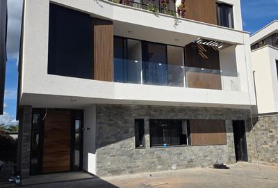4 Bed Villa with En Suite in Runda - 3
