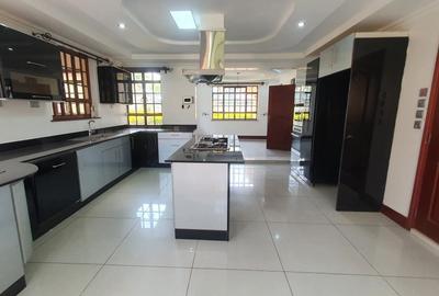 5 Bed House with En Suite in Runda - 4