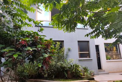 3 Bed House with En Suite in Runda