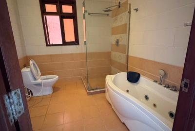 Serviced 3 Bed Apartment with En Suite at Lamera Beach - 4