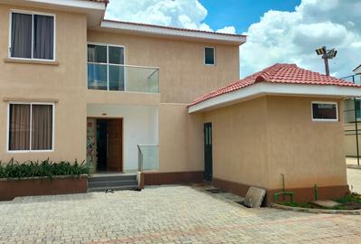 4 Bed Townhouse with En Suite in Ongata Rongai