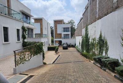 4 Bed Villa with En Suite in Lavington
