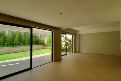 5 Bed Townhouse with En Suite in Kyuna