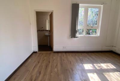 2,500 ft² Commercial Property with Fibre Internet in Riverside - 2