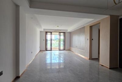 3 Bed Apartment with En Suite in Riverside - 2