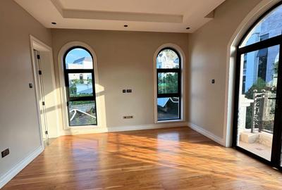 5 Bed Townhouse with En Suite in Loresho - 4