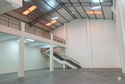 6,200 ft² Warehouse with Fibre Internet in Industrial Area - 3