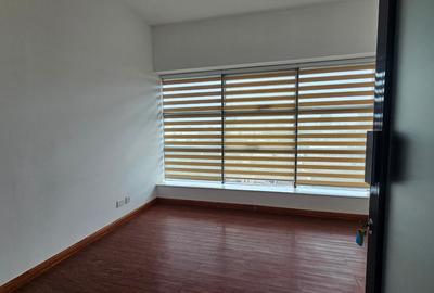 2,734 ft² Office with Service Charge Included at Riverside Drive - 3