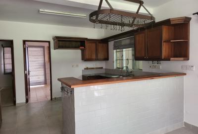 5 Bed Townhouse with En Suite in Rosslyn - 3
