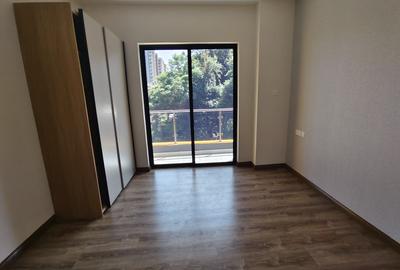 1 Bed Apartment with Swimming Pool in Kilimani - 4