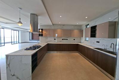 5 Bed Apartment with En Suite in Riverside - 3