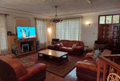 5 Bed House with En Suite at Flem Tree - 3
