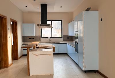 4 Bed Villa with En Suite at Loresho - 4