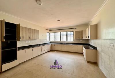 5 Bed Villa with En Suite at Westlands - 2
