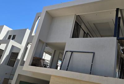 6 Bed Townhouse with En Suite at Lavington Green - 4
