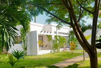5 Bed Townhouse with En Suite at Greenwood Drive - 4