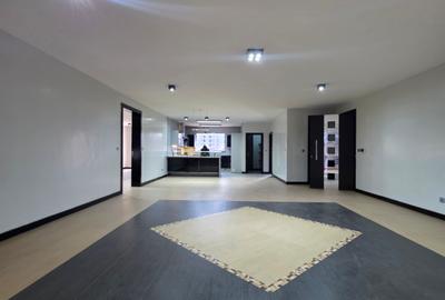 3 Bed Apartment with En Suite in Riverside - 2
