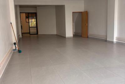 1,100 ft² Commercial Property with Service Charge Included in Westlands Area - 4