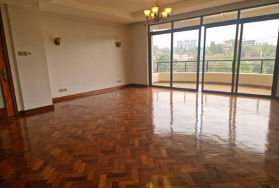 4 Bed Apartment with En Suite in Riverside