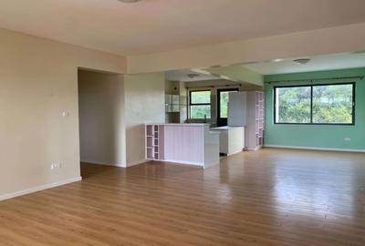 3 Bed Apartment with En Suite in Brookside - 4