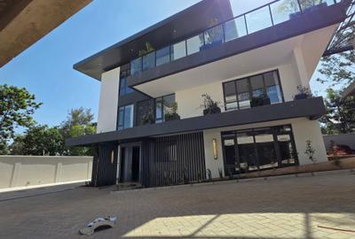 5 Bed Villa with En Suite at Jacaranda Avenure