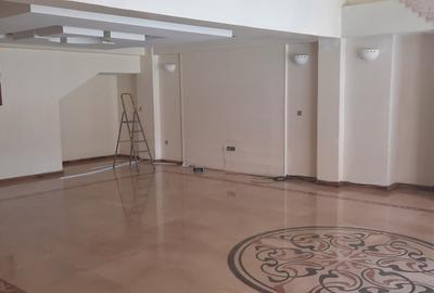 4 Bed Villa with En Suite in Lavington - 2
