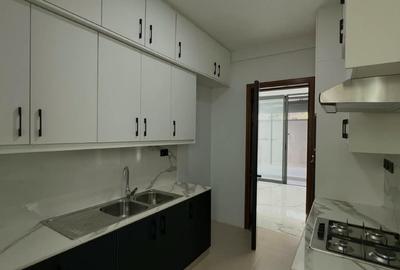6 Bed Villa with En Suite in Lavington - 3