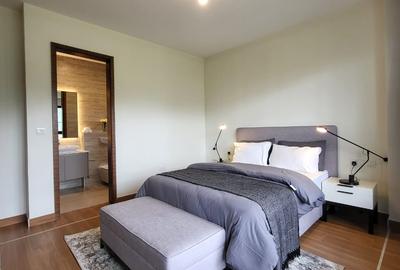 3 Bed Apartment with En Suite in Riverside - 2