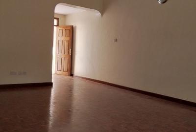 5 Bed Villa with En Suite at Lavington Green - 2