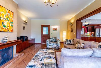 4 Bed House with En Suite in Ridgeways - 4