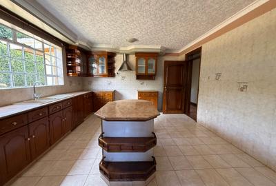5 Bed House with En Suite in Runda - 4