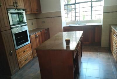 4 Bed Townhouse with En Suite in Spring Valley - 3