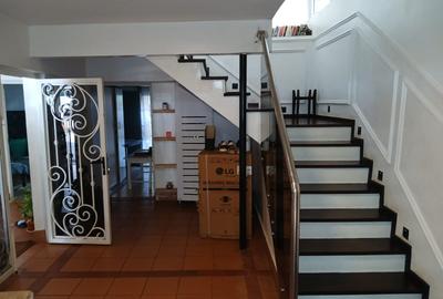 5 Bed Townhouse with En Suite in Rhapta Road