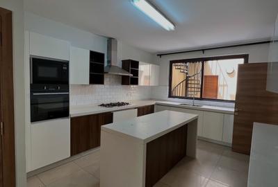 5 Bed Townhouse with En Suite at Lavington Green - 4