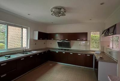 4 Bed Townhouse with En Suite at Riverside Drive - 4
