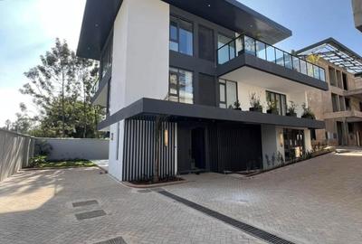 5 Bed Townhouse with En Suite in Lavington