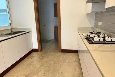 5 Bed Apartment with En Suite in Parklands - 2