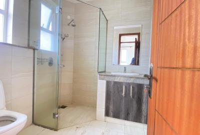 4 Bed Apartment with En Suite at Parklands - 2