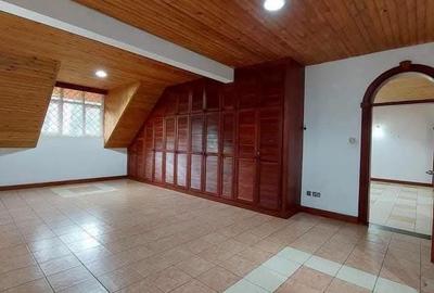 5 Bed Townhouse with En Suite in Rosslyn - 2