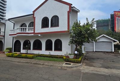 5 Bed Townhouse with En Suite at Kilimani - 2